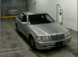 Mercedes-Benz C240 
