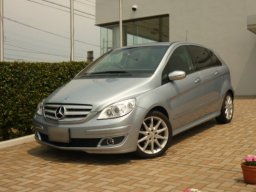Mercedes-Benz B200 