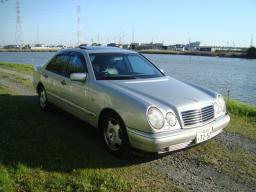 Mercedes-Benz E320AV 