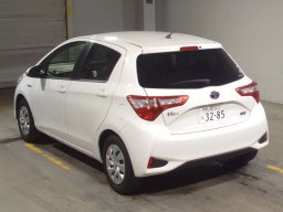 TOYOTA VITZ ﾊｲﾌﾞﾘｯﾄﾞF picture