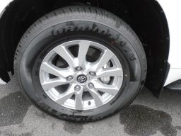 Toyota Land Cruiser AX picture