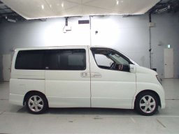 Nissan Elgrand Highway Star - 4WD picture