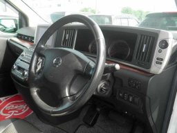 Nissan Elgrand Highway Star - 4WD picture