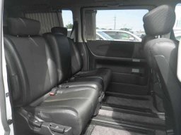 Nissan Elgrand Highway Star - 4WD picture