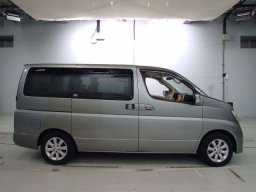 Nissan Elgrand V 4WD picture