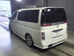Nissan Elgrand Rider picture