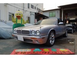 Jaguar Dimensions XJR 4.0 SUPERCHARGED V8 SEDAN picture