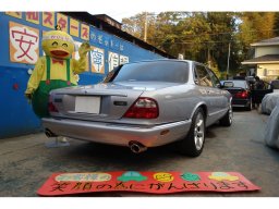 Jaguar Dimensions XJR 4.0 SUPERCHARGED V8 SEDAN picture