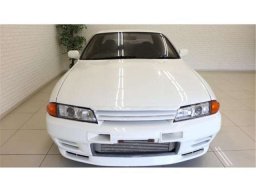 Nissan SKYLINE GT-R Crystal White BREMBO picture