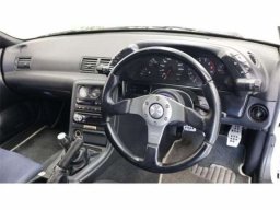 Nissan SKYLINE GT-R Crystal White BREMBO picture