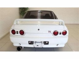 Nissan SKYLINE GT-R Crystal White BREMBO picture