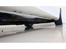 Nissan SKYLINE GT-R Crystal White BREMBO picture