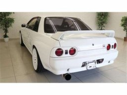 Nissan SKYLINE GT-R Crystal White BREMBO picture