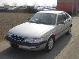 SAAB 900