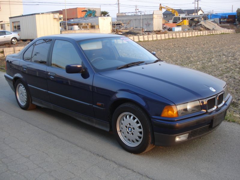BMW 323i
