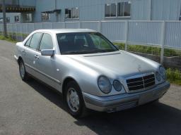 Mercedes-Benz E240 