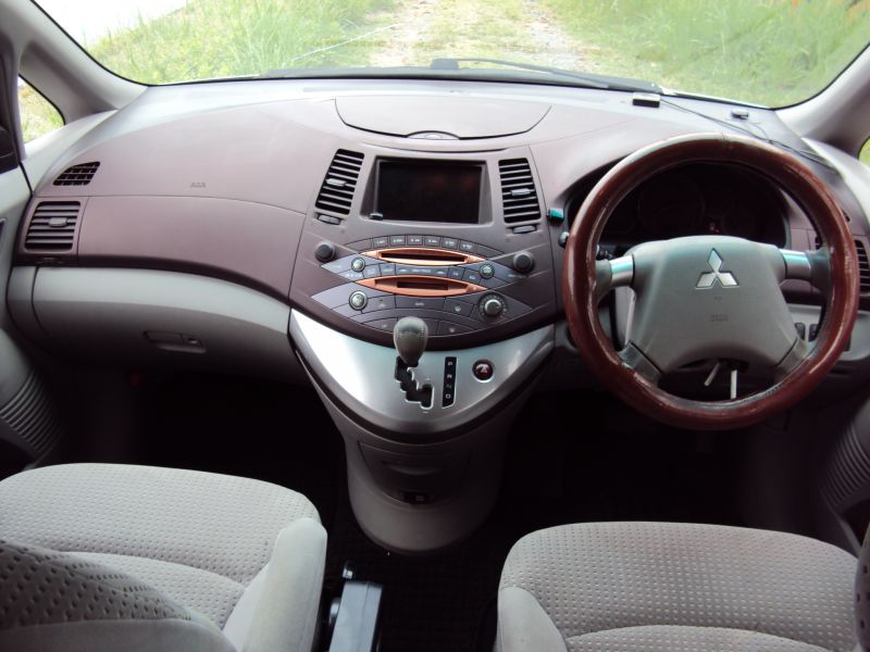 Mitsubishi GRANDIS SPORTS X, 2003, used for sale Mitsubishi GRANDIS SPORTS X, 2003, used for sale