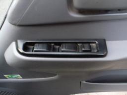 Isuzu ELF 2t picture