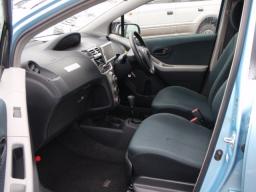 Toyota Vitz 1.0F picture
