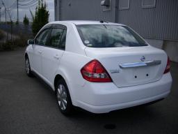 Nissan TIIDA LATIO 15B picture