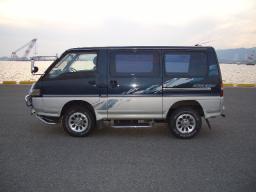 Mitsubishi DELICA STAR WAGON Active World picture