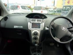 Toyota Vitz 1.0F picture