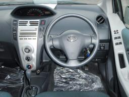 Toyota Vitz F picture