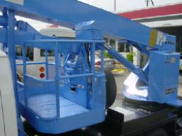 Isuzu Elf MANLIFTS picture