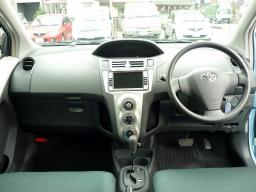 Toyota Vitz F picture