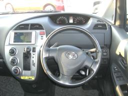 Toyota RACTIS G picture