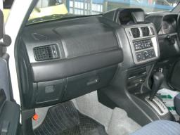 Mitsubishi Pajero IO 2.0 4WD Pearl Package picture