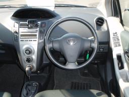 Toyota Vitz F picture