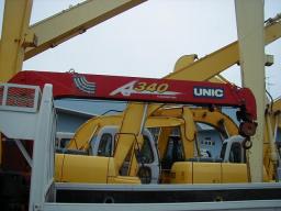 Nissan UD Condor Truck with Unic Cargo Crane picture
