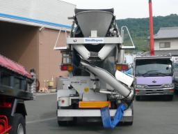 Isuzu forward Concrete Mixer picture