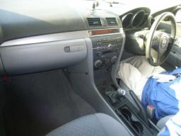 Mazda Axela Sports 15F picture