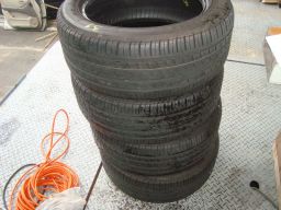 Picture 2 of Pirelli tire