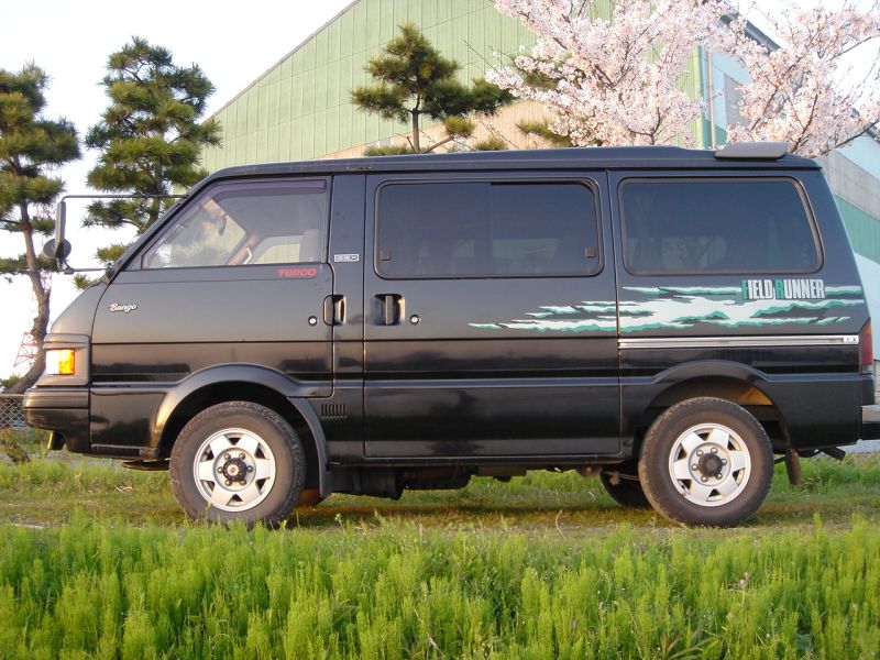 Автомобиль mazda bongo
