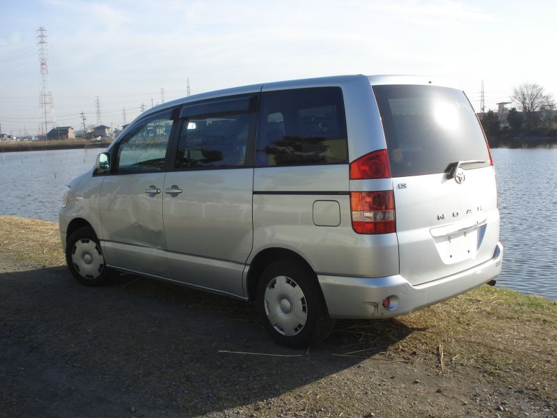 Toyota noah 2000