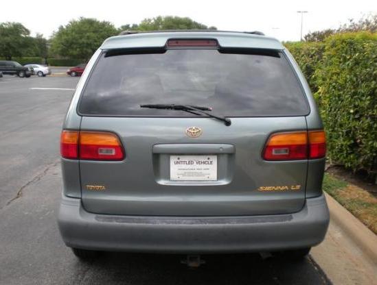 Toyota Sienna LE, 2000, used for sale