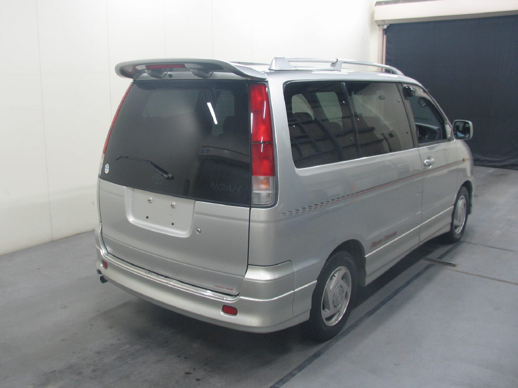 Damage Details of this Toyota Lite Ace Noah
