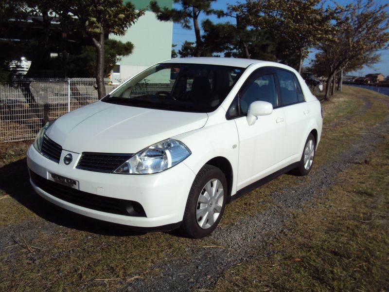 Nissan latio 2006