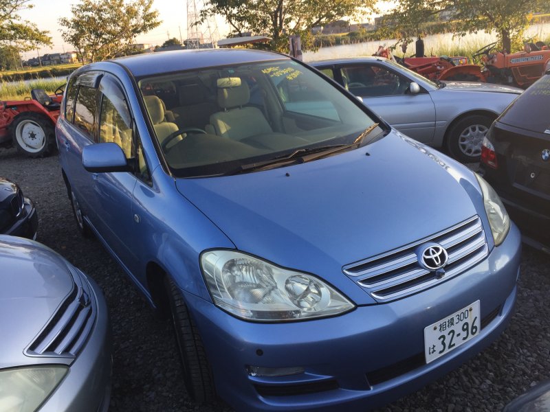 Toyota ipsum 2003 года