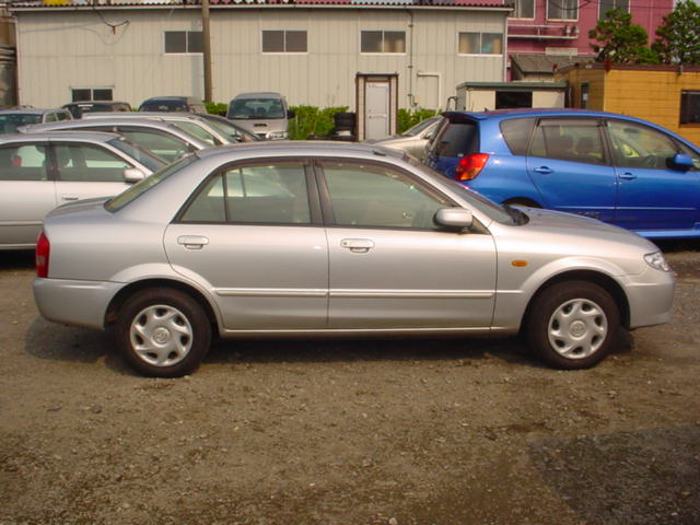 Mazda familia 2003