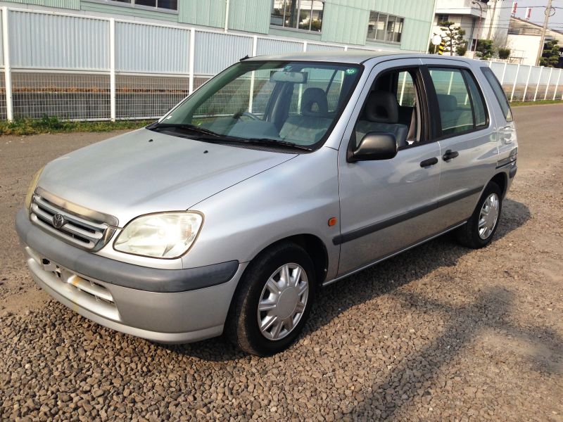 Toyota raum 1997