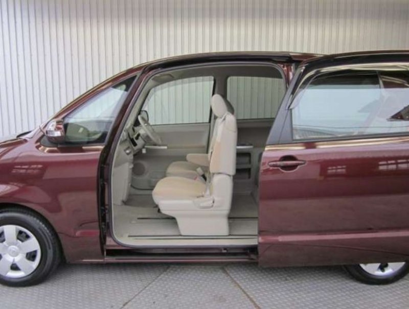 Toyota porte 130 I, 2010, used for sale