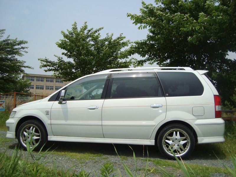 Mitsubishi chariot 2