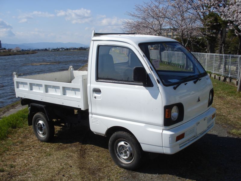 Mitsubishi minicab truck