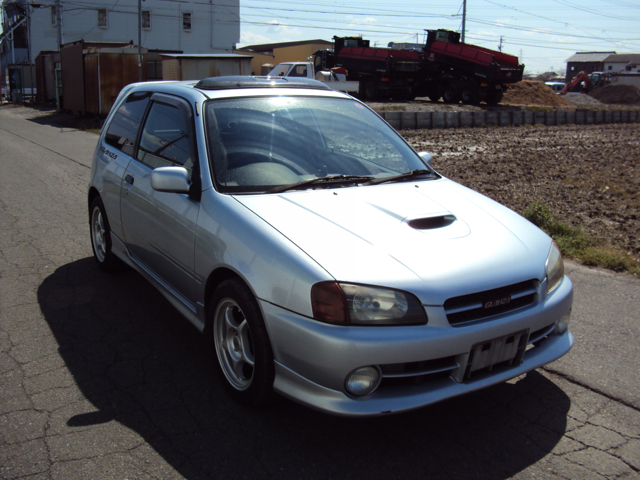 Toyota starlet glanza v