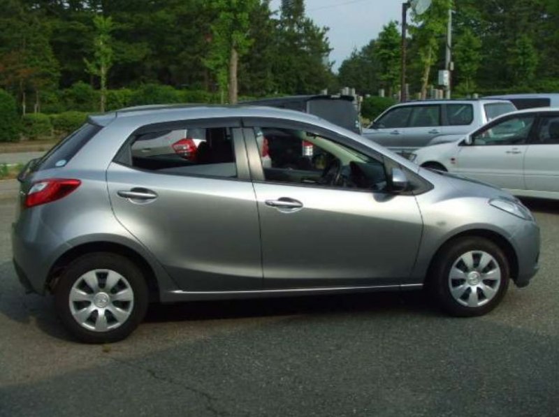 Mazda demio 2010