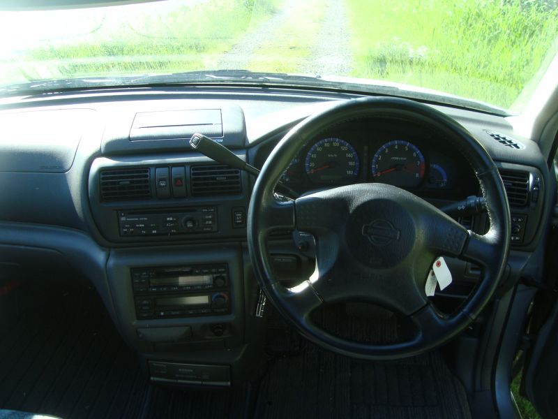 Nissan rnessa салон